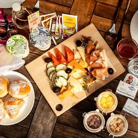 Glamping Mountain Fairy Tale *