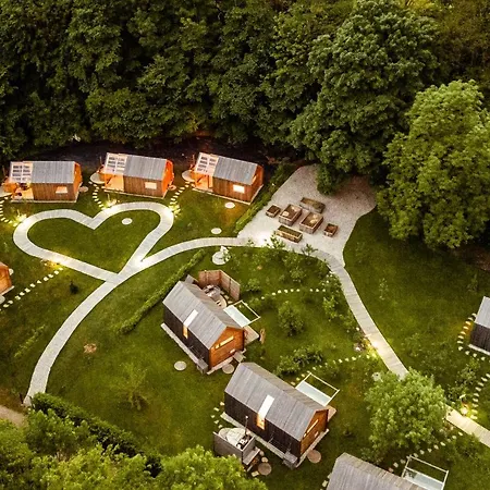בית נופש Glamping Mountain Fairy Tale